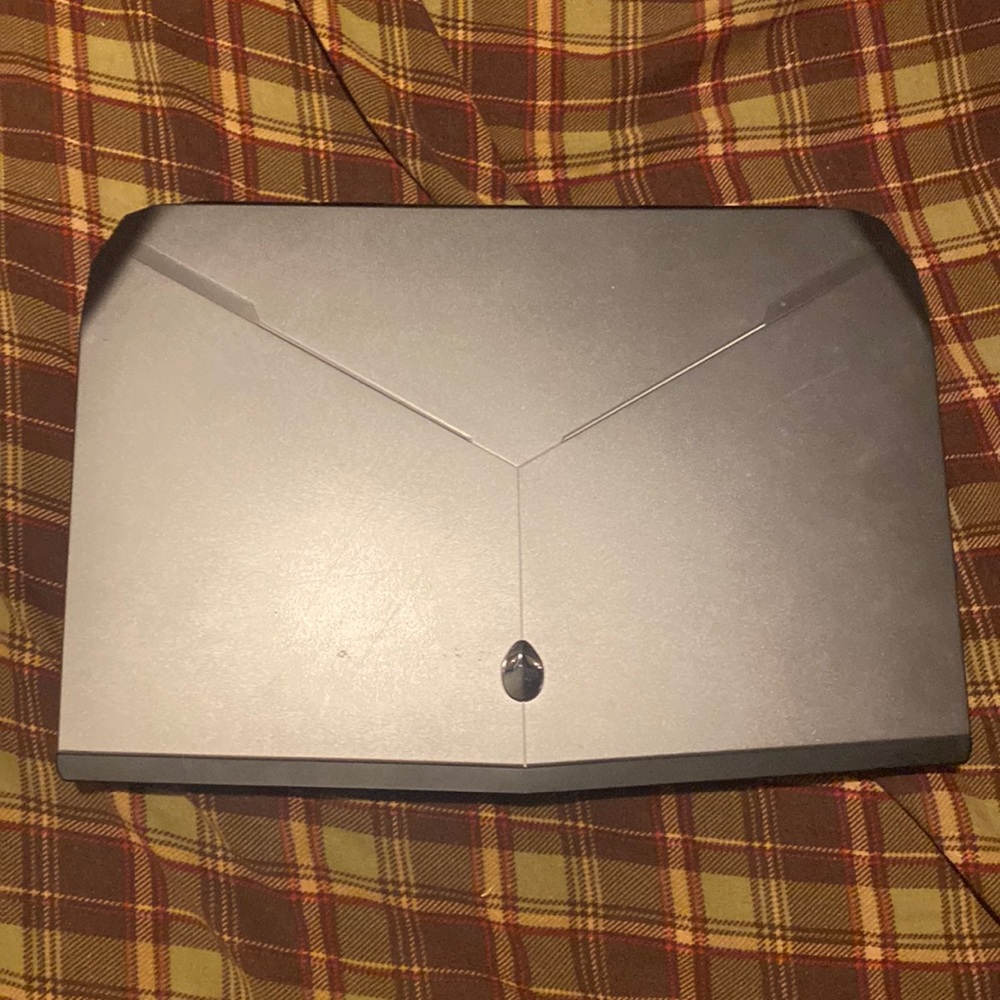 Alienware 15 R2 (FOR PARTS)